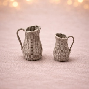 Miniatur Korb Krug Vase Grau für Wichtel & Puppenhaus | Wichtel Zubehör Deko | Rattan Mini Vase 1/12 | Hygge Scandi Farmhaus |  Blythe Deko