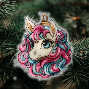 Kerstballen Kruissteekpatroon. Miniatuurornamenten met digitaal patroon. Eenhoorn handborduurnaaldpuntkaart. Kleine kaart