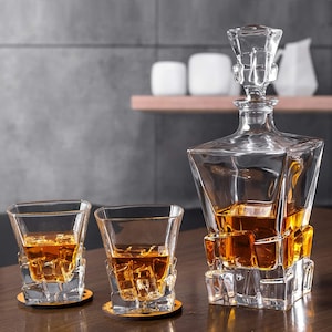 Whisky Spirit Decanter Crystal Glass 800 ml, Perfect Gift for Father's Day and any occasion in a beautiful Gift Box