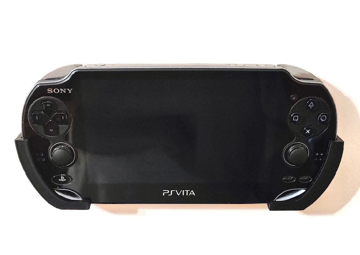 PlayStation Vita - マヴラブ Amazon.com: Sony PlayStation Vita 2000 Wi-Fi Metallic Red