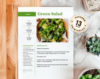 Peut inclure: Une carte de recette imprimable pour une salade verte avec une photo de la salade dans un bol en bois. La carte de recette comprend une liste d'ingrédients, des instructions de préparation et un titre qui dit "Salade verte".
