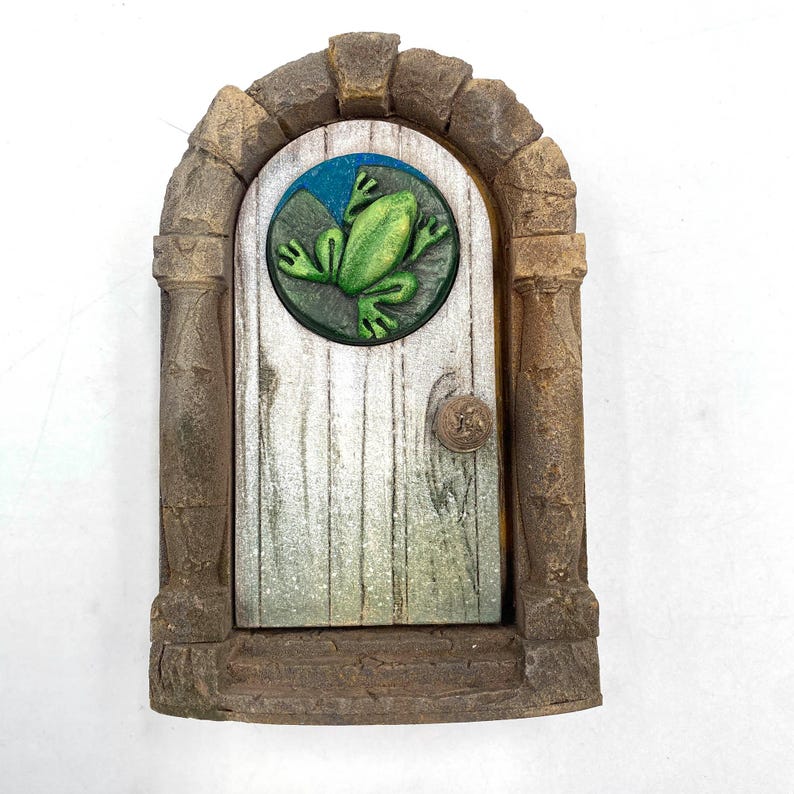 Frog Pixie Door Ivory