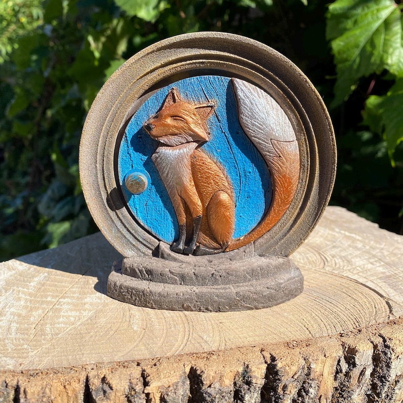 K&ouml;nnte beinhalten: Ein Set aus drei Keramikbechern mit gesprenkelter, matter Oberfl&auml;che. Die Becher sind in Creme-, Hellgrau- und Dunkelgraut&ouml;nen gehalten. Jeder Becher hat ein schlichtes, minimalistisches Design und einen abgerundeten Henkel.