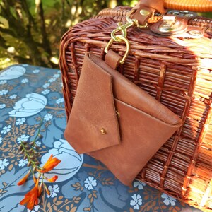 ミニバッグオーガナイザー。革製ポーチ。手作りの革財布。