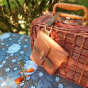 Mini organizzatore di borse. Custodia in pelle. Portafoglio in pelle artigianale.