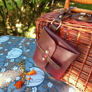 Mini organizzatore di borse. Custodia in pelle. Portafoglio in pelle artigianale.