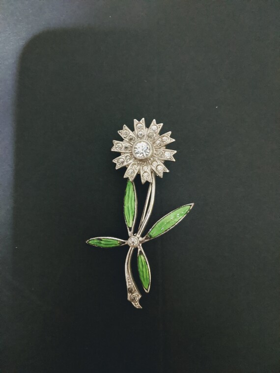 Daisy brooch czech slovak vintage flower pin queen