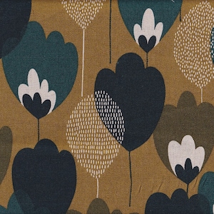 Könnte beinhalten: Ein Stoffmuster mit stilisierten Blumenformen in Teal, Marine, Weiß und Braun auf einem senfgelben Hintergrund. Das Design zeigt verschiedene Blumen- und blattartige Formen, die ein sich wiederholendes Muster bilden.