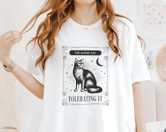 Koszulka z sarkastycznym kotem, zabawna, zdystansowana koszulka z grafiką, gotycka, czarownicza, estetyczna, kocia, humorystyczna koszulka, tolerująca to, projekt, prezent dla kocicy
