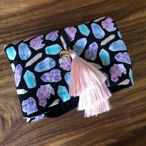 SECONDES / ARTICLE DE QUALITÉ B: Magick Crystal Velvet Lined Celestial Witchy Print Tarot Wrap and Spread Cloth avec charme de lotus et gland