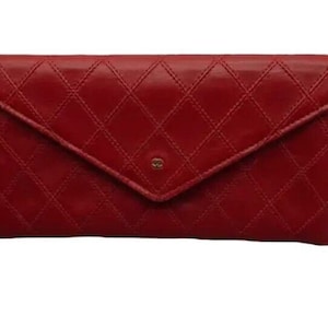 Bolsa carteira feminina Chanel Lambskin com diamante vermelho acolchoado em couro de cordeiro com zíper