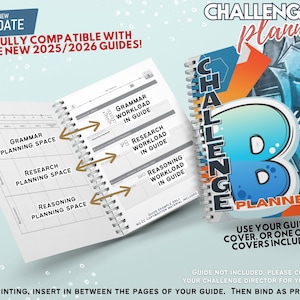 Op de afbeelding: Een blauwe en oranje planner met de tekst "Challenge B Planner" op de omslag. De planner is open om de binnenpagina's te laten zien, die zijn verdeeld in secties voor grammatica, onderzoek en redeneerruimte. De tekst "NEW UPDATE" en "FULLY COMPATIBLE WITH THE NEW 2025/2026 GUIDES!" staat bovenaan de afbeelding.