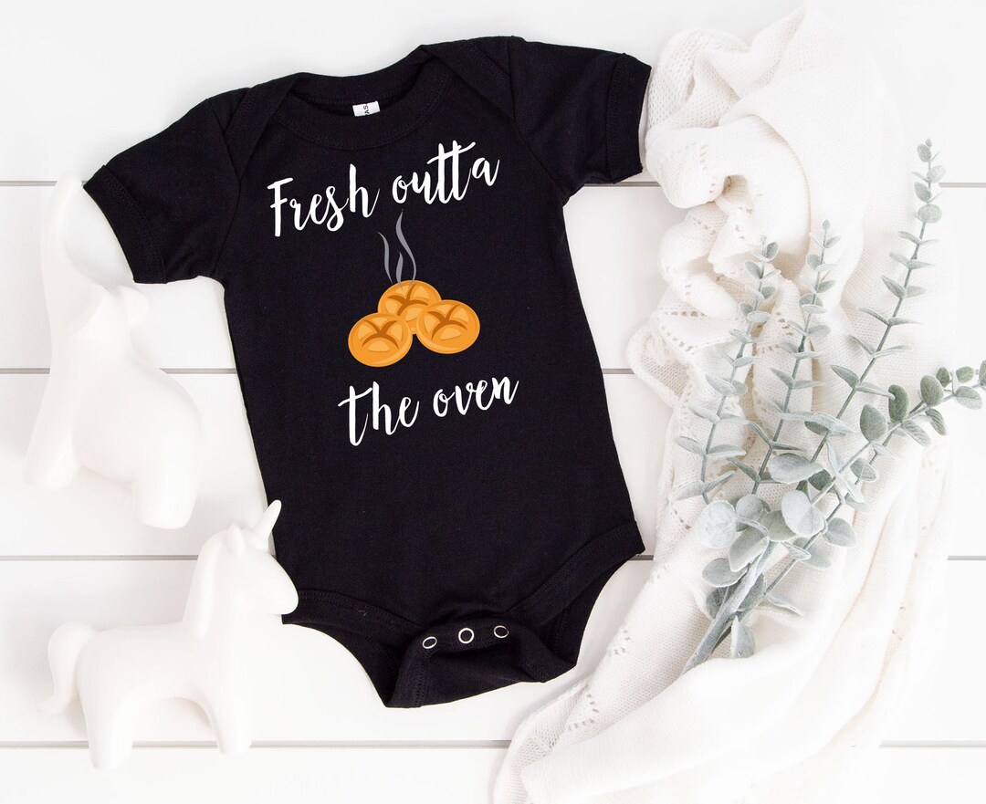 Fresh Out of the Oven Onsie, Newborn, Infant Clothing, Cute Baby Onsie,  Baby Clothes, Baby Shower Gift, New Baby Gift