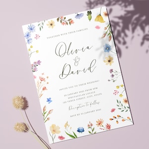 Wildblumen-Hochzeitseinladungsvorlage, druckbare Hochzeitseinladung, grüne Einladung, weiße und grüne Einladung, Blumenkranz