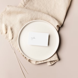 DELILAH Place Card / Simple Papelería minimalista moderna Plantilla imprimible Descarga instantánea 2022 Bebidas digitales Mesa Ajuste Nombres planos