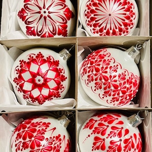 SET 6x hand-painted Christmas balls mother of pearl white with red and white wax painting made of glass 6 CM (2.4 inch) pattern #45
