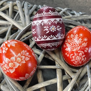 Huevos de gallina reales con patrón pintado a mano, juego de 3 huevos decorados a mano, regalo de Pascua, decoraciones de Pascua, pintados a mano, 6 cm