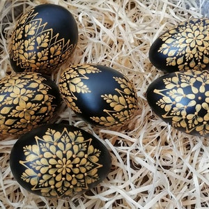 Oeufs de Pâques en forme de canard faits à la main avec motifs en cire suspendus 6,5-7 cm