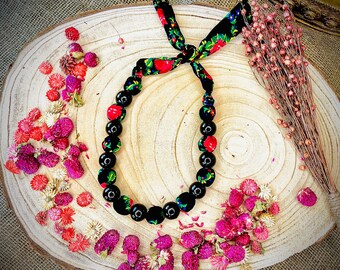 Schwarze Stoff-Holzkette, Halskette, schwarze Perlenkette, schwarzer Schmuck, Holzperlen, Boho Kette, Muttertag Geschenk