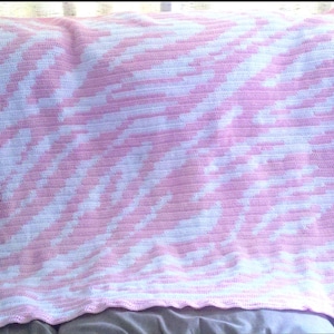 Modèle PDF au crochet Graphgan zèbre rose et blanc en téléchargement numérique jeté au crochet taille diamant, peinture loquet crochet cadeau pour bébé