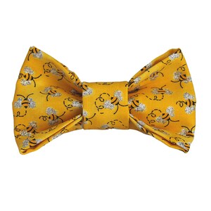 Bee Dog Bow Tie, Dog Neckwear, Bumble Bee Bow Tie for Dogs, Bow tie attaches to collar, Doggie Bows