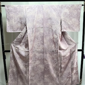 Vintage Japanese Silk kimono -  Beautiful pattern