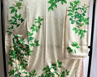 Vintage Japanese Silk kimono -  Furisode with beautiful motifs