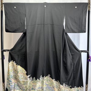 Vintage Japanese Silk kimono - Kuro tomesode with Beautiful motifs