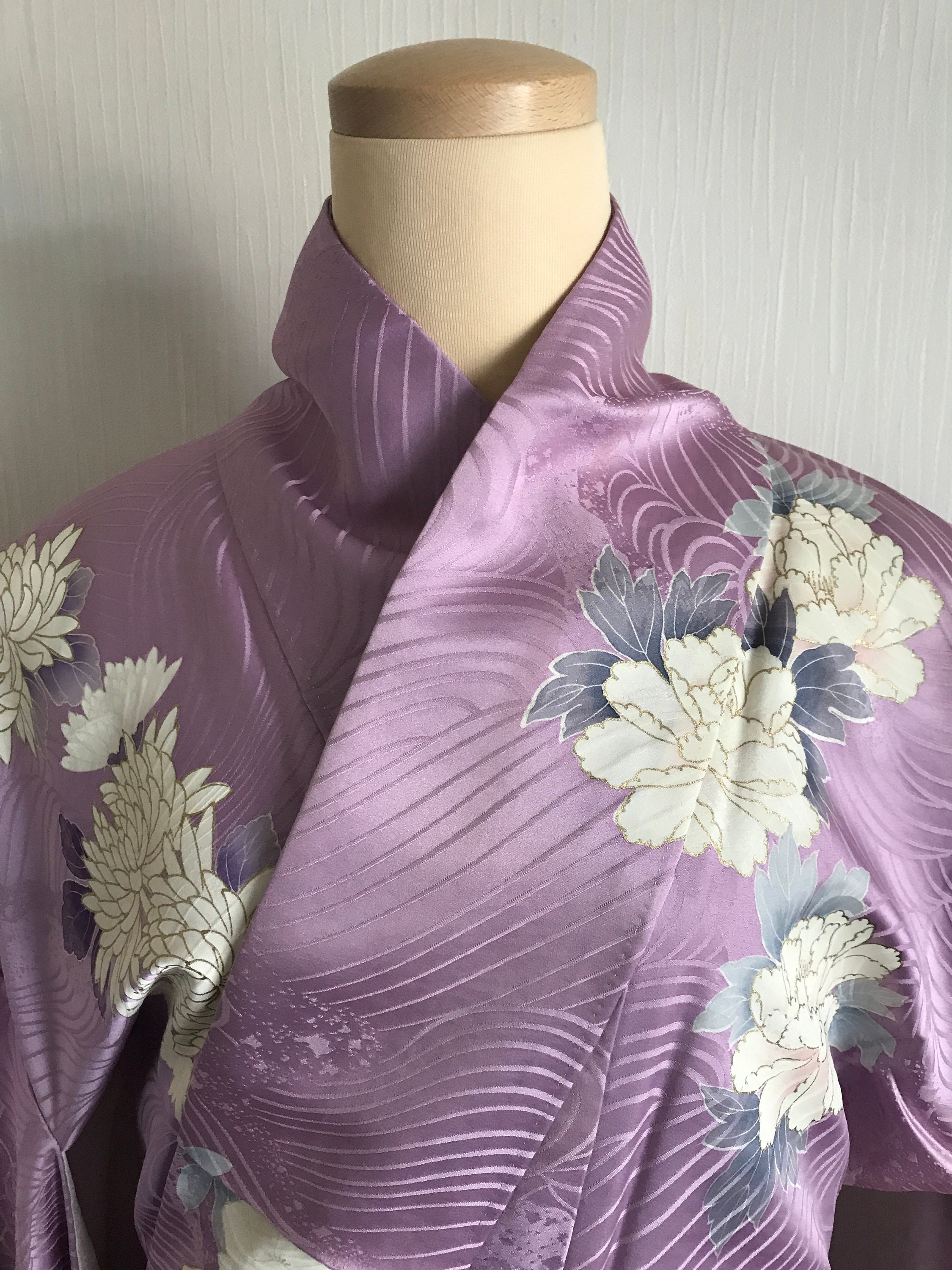 Vintage Japanese kimono Furisode with beautiful flowers | Etsy