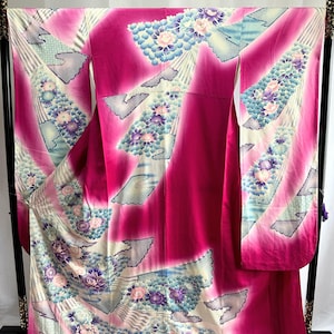 Vintage Japanese Silk kimono -  Furisode with beautiful motifs