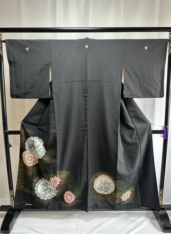 Vintage Japanese kimono - Kuro tomesode with Beaut
