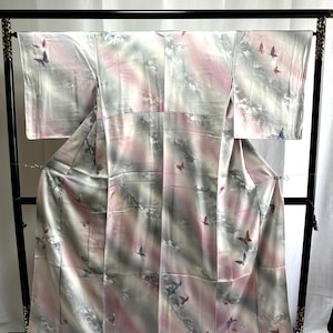 Vintage Japanese Silk kimono -  Beautiful pattern