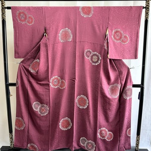 Vintage Japanese Silk kimono -  Beautiful pattern