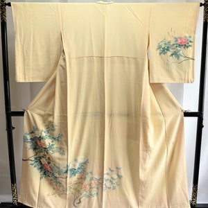 Vintage Japanese Silk kimono -  Beautiful pattern