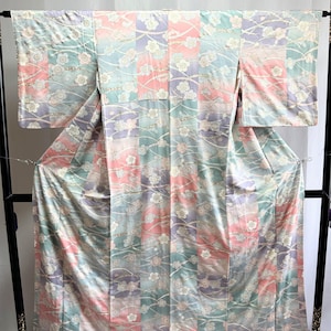 Vintage Japanese Silk kimono -  Beautiful color