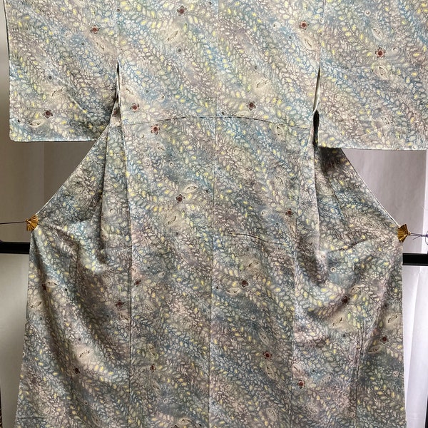 Vintage Japanese Silk kimono -  Beautiful pattern