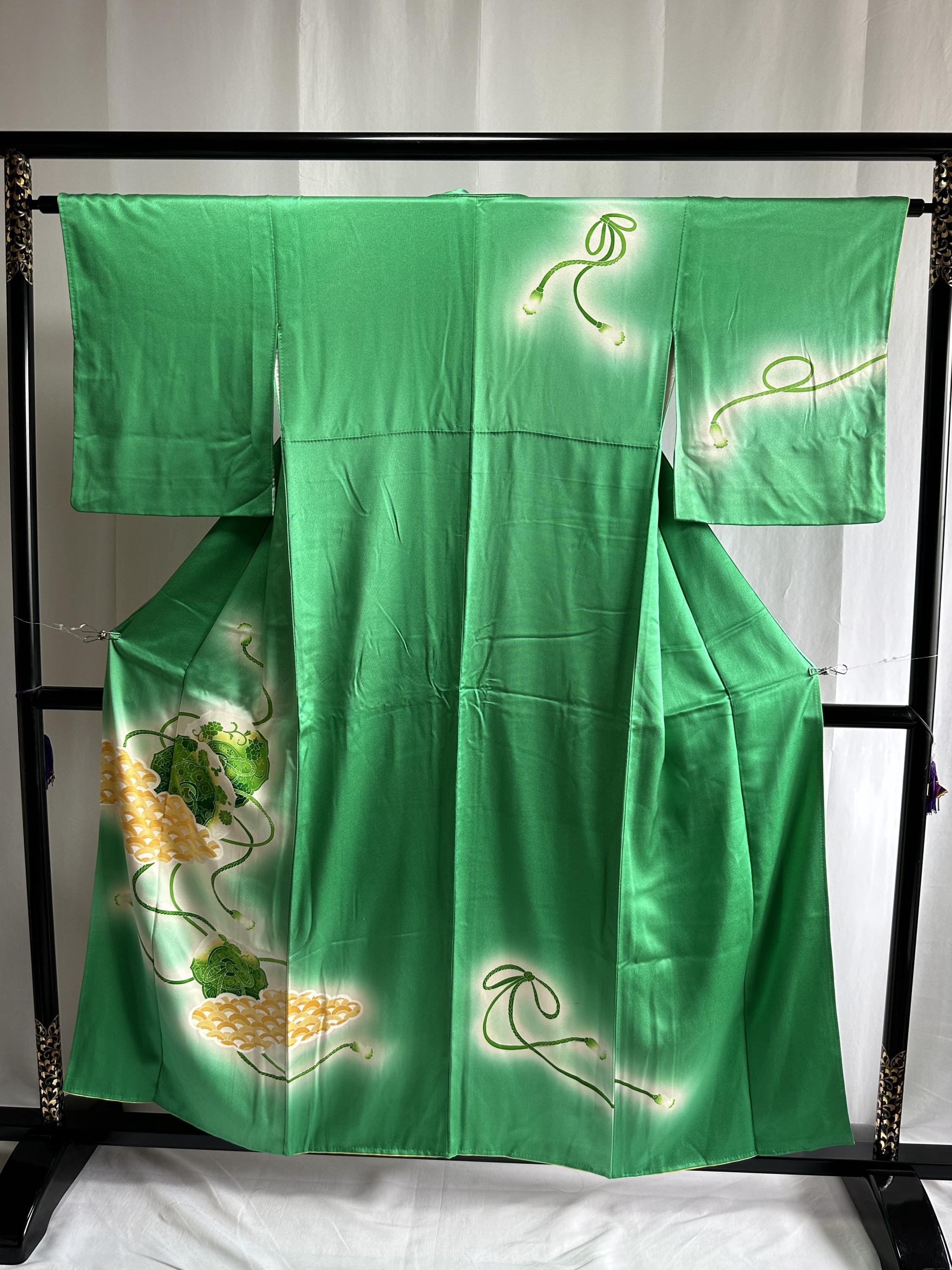Vintage Japanese Silk kimono - Beautiful color