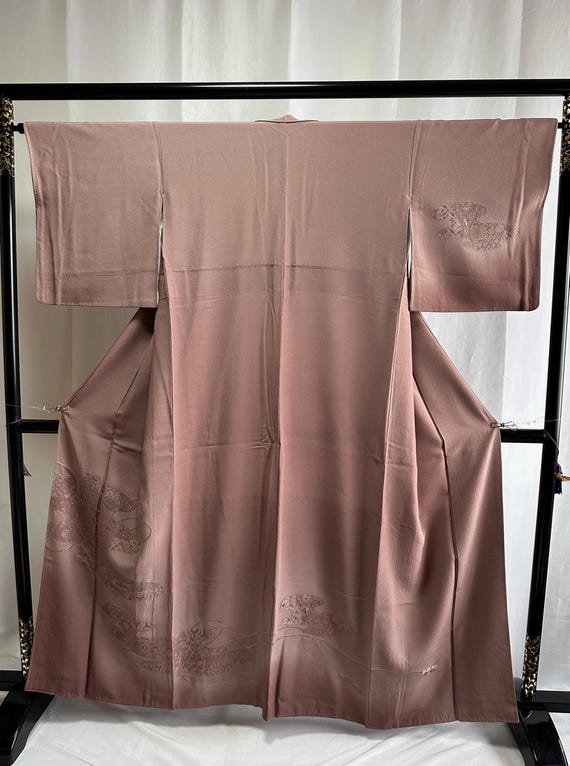 Vintage Japanese Silk kimono -  Beautiful embroidary