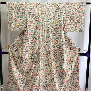 Vintage Japanese Silk kimono -  Beautiful pattern