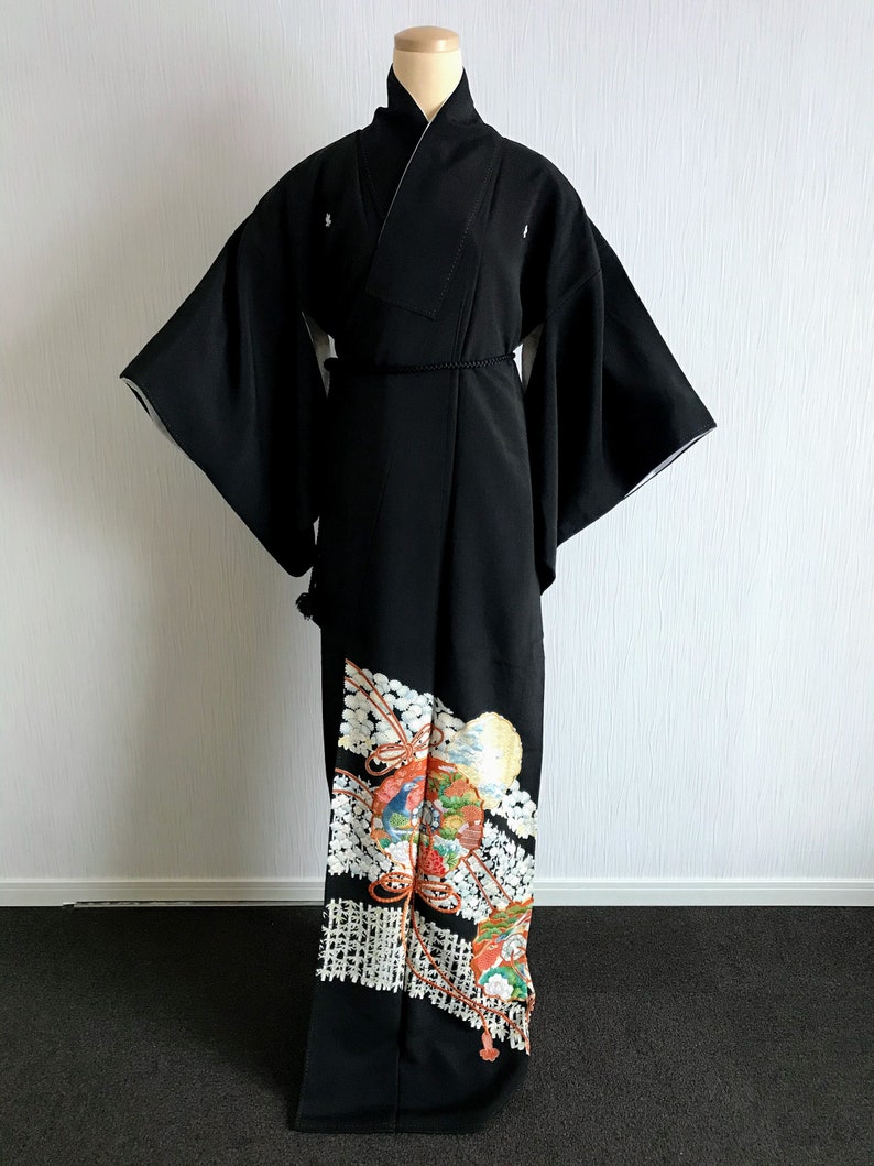 Kuro tomesode with Beautiful flowers Vintage Japanese kimono