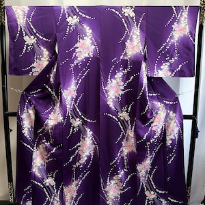 Vintage Japanese Silk kimono -  Beautiful pattern
