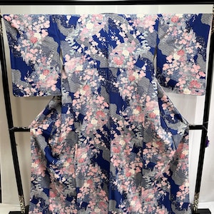 Vintage Japanese Silk kimono -  Beautiful pattern