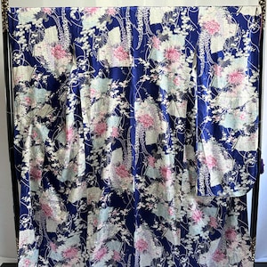 Vintage Japanese Silk kimono -  Furisode with beautiful motifs