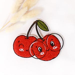 Toppa in ciniglia: ciliegia | 9 x 11 cm