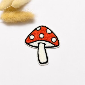 Écusson chenille miniature : Amanite tue-mouches | 7 x 6 cm
