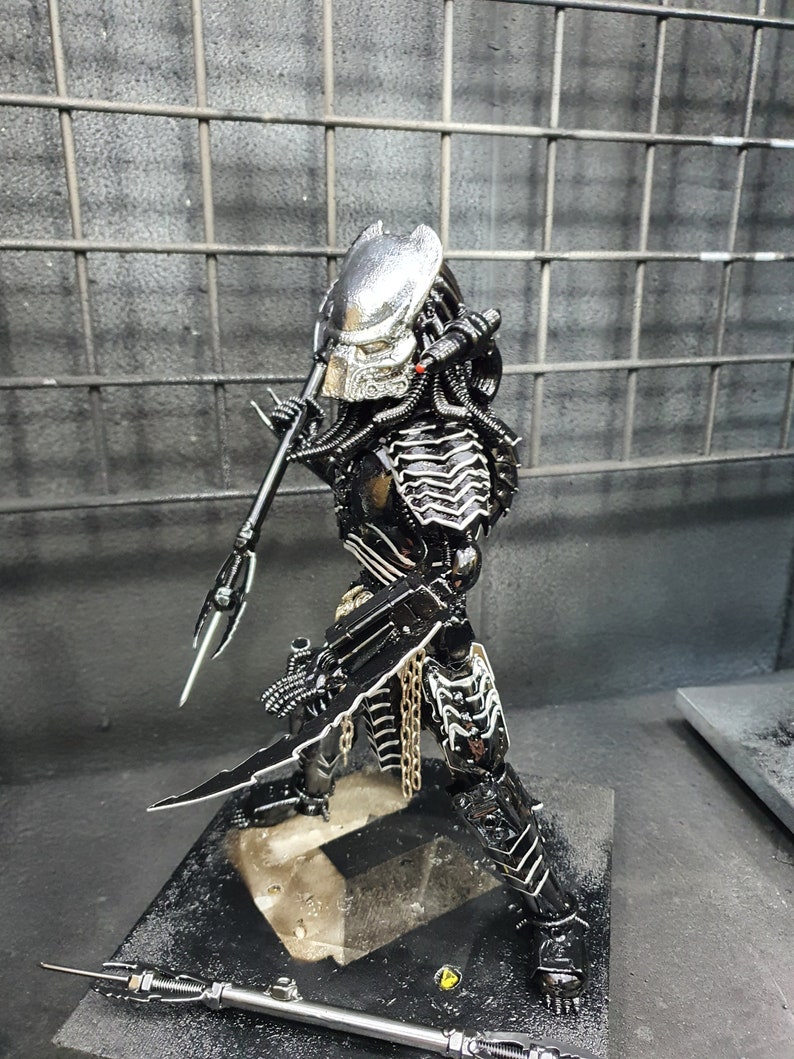 Inspired By: PREDATOR From Alien Vs Predator MAPPRED40BS Metal Art ...