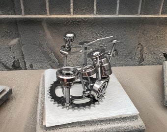 Music Man Batteur Sculpture faite main en métal recyclé Metal Art Productions