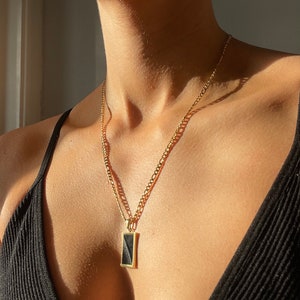 Gold und schwarze Rechteck Anhänger Halskette. Figaro Kette Edelstahl