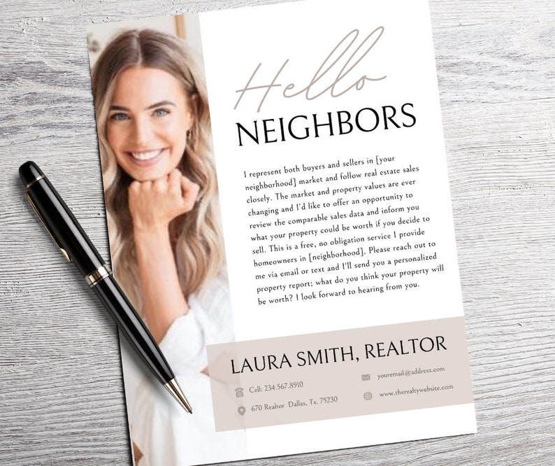 Puede incluir: Una postal de color beige y blanco con una foto de una mujer sonriendo. El texto dice "Hola vecinos" e incluye informaci&oacute;n sobre una agente inmobiliaria, Laura Smith. El texto incluye su n&uacute;mero de tel&eacute;fono, direcci&oacute;n de correo electr&oacute;nico y sitio web.