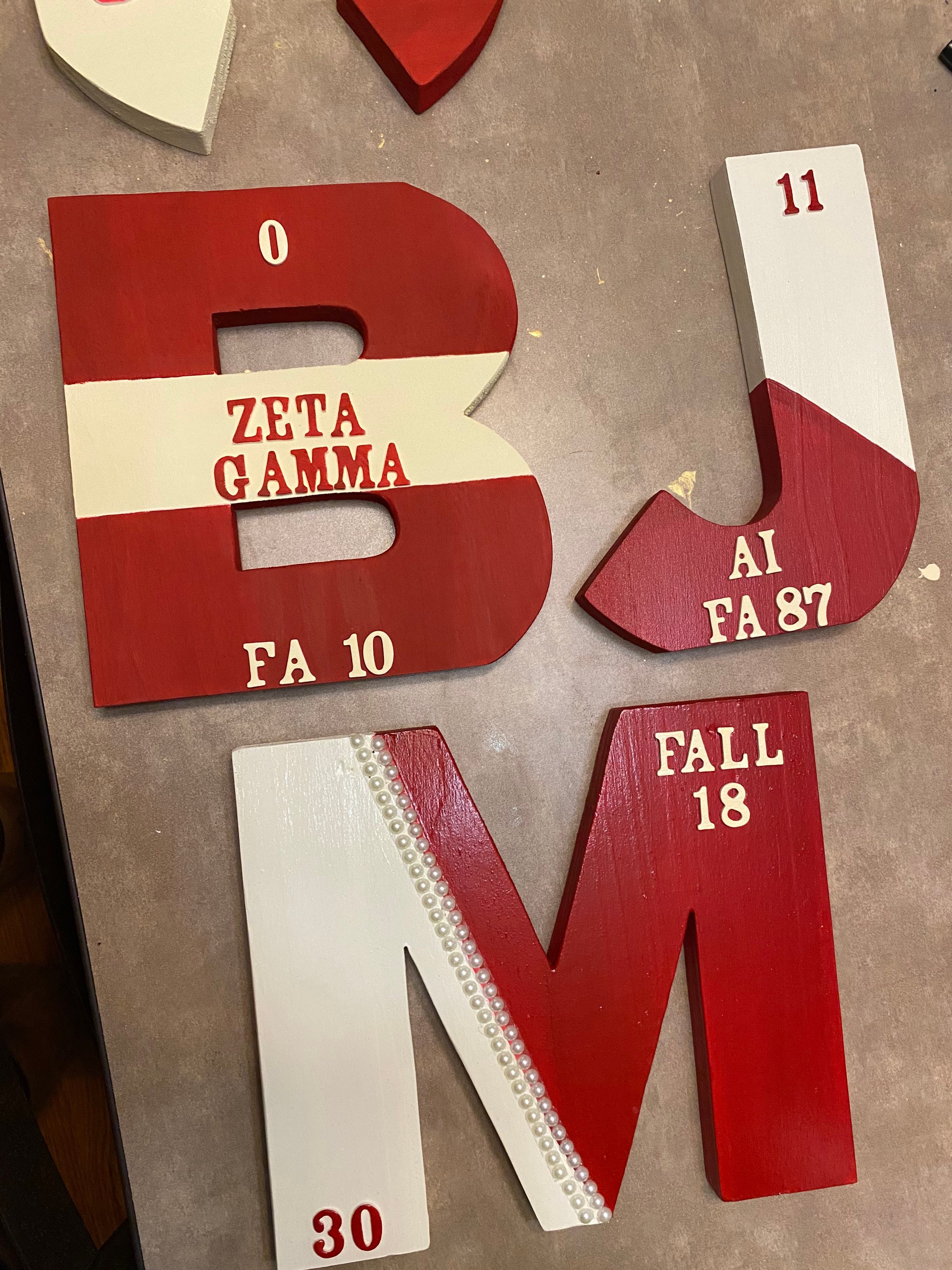 Iniciales de madera personalizadas con detalles de cruce de | Etsy